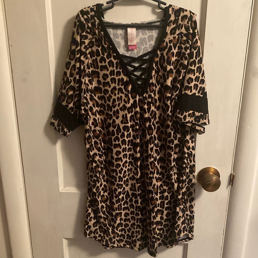 Leopard Print V-Neck Top